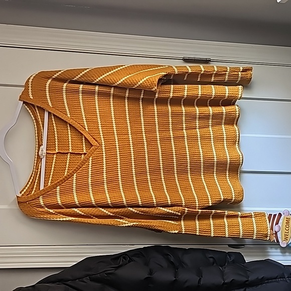 BiBi Tops - Womens BiBi waffle print long sleeve top. Mustard and white. Sz medium
